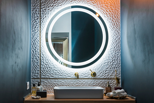 luxury bathroom mirror with back lighting design